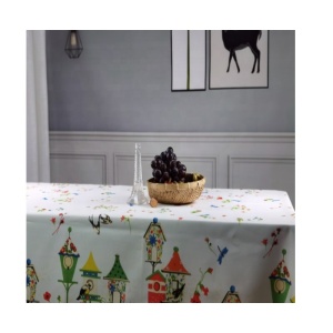 आउटडोर होम मल्टीपर्पज वॉटरप्रूफ उच्च प्रतीचे टेबल कपडा शुद्ध आणि ताजे शैलीसाठी सानुकूलित पॉलिस्टर मुद्रित टेबलक्लोथ